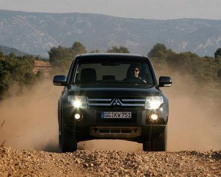 Mitsubishi (Митсубиси)Pajero 4 поколение внедорожник 5-дв. 3.0 AT Intense 2006–2009